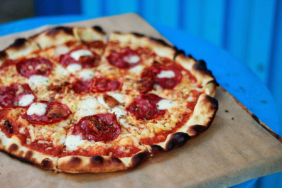 Pizza Basque au fromage de brebis et txistorra